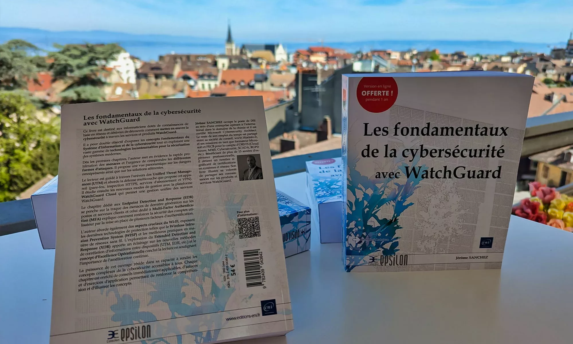 Couverture du livre "Les Fondamentaux de la Cybersécurité avec WatchGuard" couvrant le réseaux, audits, conseils et la formations.